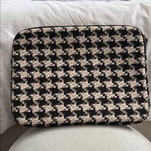 H&M Black and Cream Houndstooth Tablet Sleeve